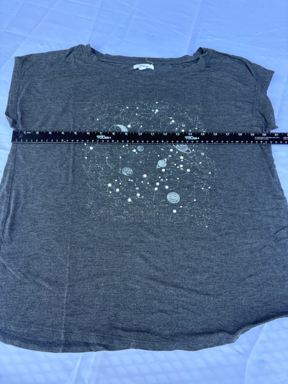 Maurices Embellished Charcoal Gray Short Sleeve Tee Celestial Print & Pearls Med - Picture 5 of 7